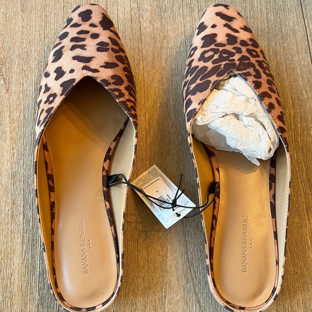 Banana Republic mule slide, animal print, size 9. Never worn